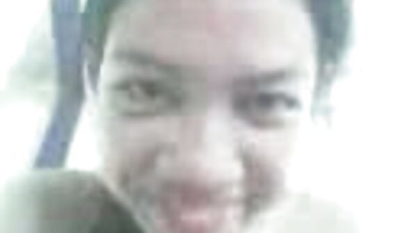 Šarmantne mlade babe ližu jedna drugu na kauču porno kratki klipovi