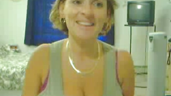 Randi Wright Posluži svom muškarcu s privatni sex klipovi jagodama