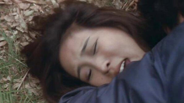 Carolina Sweets uzima neurednu spermu maca diskrecija porno snimci na svoje sise nakon što je servisirala ukočenu osovinu