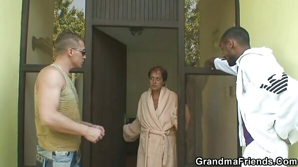 Razigrana brineta Nova Cane ne može prestati svršavati na amaterski klipovi kurac