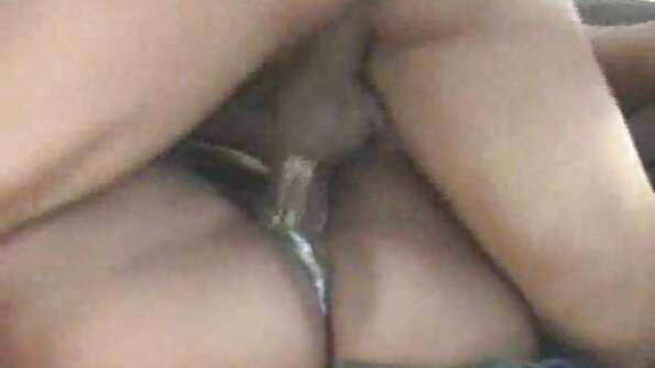 Vruća plavuša jebe kija kockar porno snimak svog ljubavnika