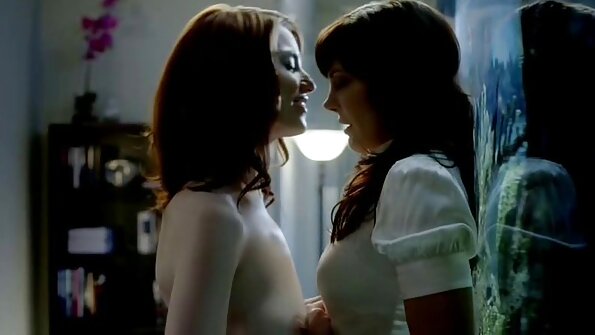 Prsata plavuša siše kurac svog porno snimke ljubavnika