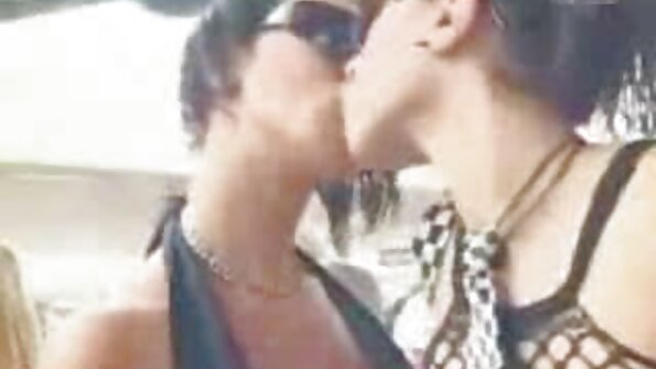 Prsata plavuša jaše tvrdi kurac sexsi snimci