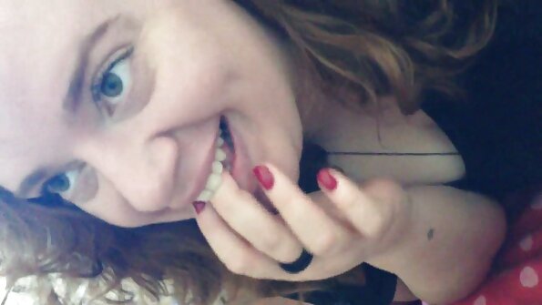 Zrela mama Tracy pruža ruku i usta porno snimke