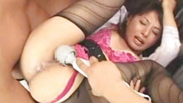 Crvenokosa beba Amber Addis s malim sisama jebe se i mobilni porno snimci siše kurac