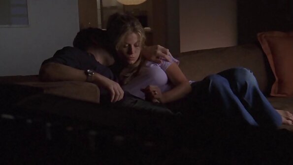 Vitka amaterski klipovi plava djevojka ima vrlo duboko grlo