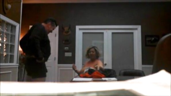 Plavokosa mama koja žudi amaterski sex klipovi za salamom