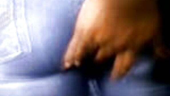 Raunchy plavokosa drolja široko širi noge za veliki jebati besplatni porno video snimci