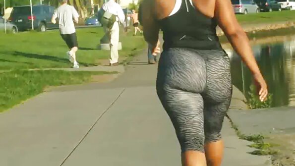 Zrela žena zna porno snimci amaterski kako se nositi s kurom