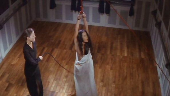 Vanda Lust je domaci sex snimci lizala svoju macu