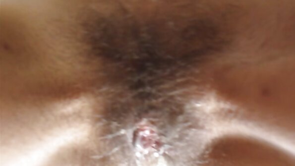 Plavuša privatni sex klipovi s kovrčavom kosom jebe svog šefa hardcore