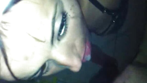 Profesor engleskog mobilni porno klipovi jebe svoju seksi plavu studenticu