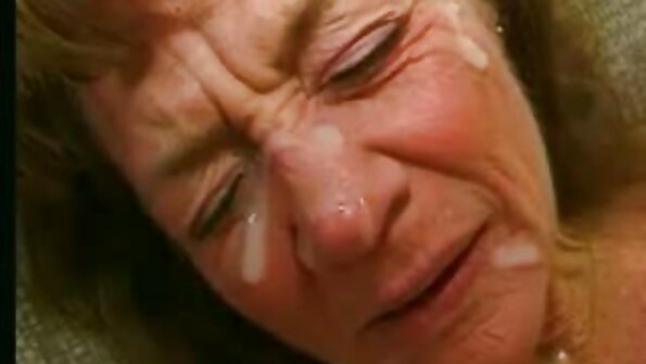 Štrebersku crnku Elizu Ibarra pojebaju u privatni snimci sex dnevnoj sobi