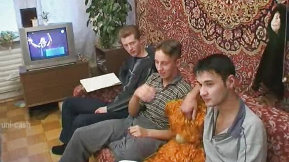 Prsata redateljica Josephine Jackson popuši sex amaterski snimci i pojebe je