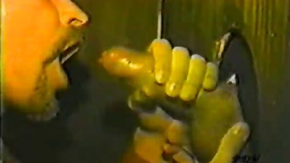 Vruća domaci porno video snimci supruga razgovara s cijevi za meso