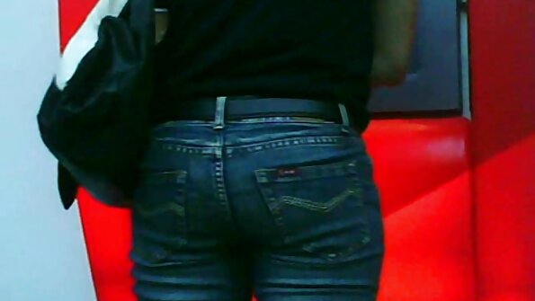 Kučkaste žene postaju nestašne snimak porno u stazi za kuglanje