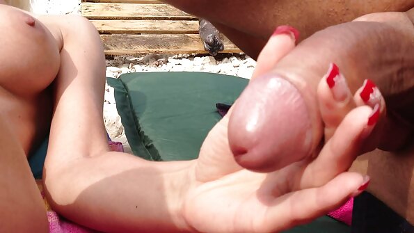 Preslatka porno privatni snimci tinejdžerka zavedena je od susjednog bračnog para