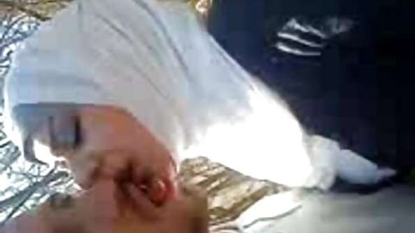 Vruća mamica raspoložena za zadirkivanje porno snimci amaterski