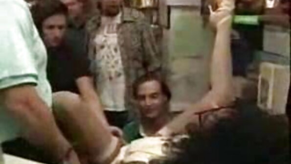 Kira prodire u svoju macu ogromnim dildom dok je jebano u dupe xxx porno snimci