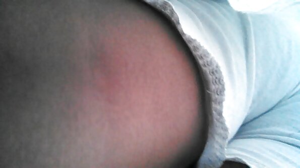 Vitka ljepotica Emma Hix pojedena je vani i erotske snimke pojebana na sofi