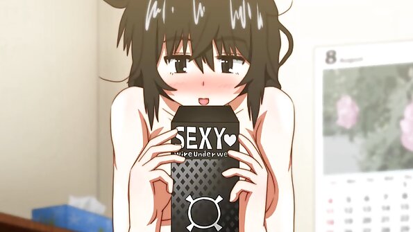 Kratkokosa sex amaterski snimci GILF Barbara masturbira na podu