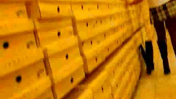 Petite babe zna kako zadovoljiti klijente porno snimci skrivena kamera