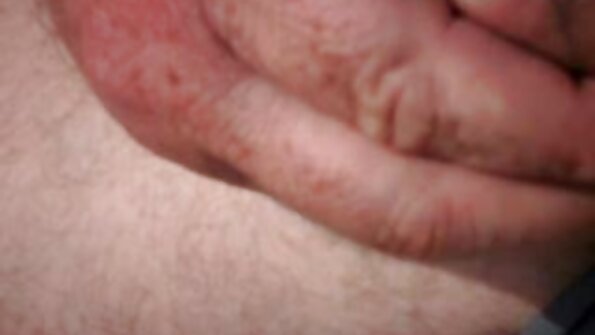 Preplanula cura je u posjeti svojoj dobroj domaci sex snimci prijateljici