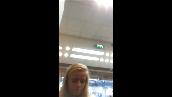 Gadna plavuša jebe majstora porno snimke