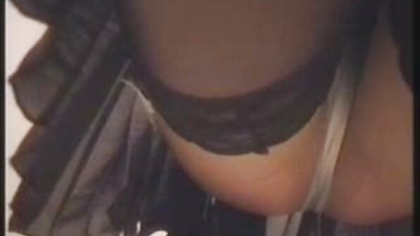 Domaćica erocki snimci Rikki pali njezina muška kobasica