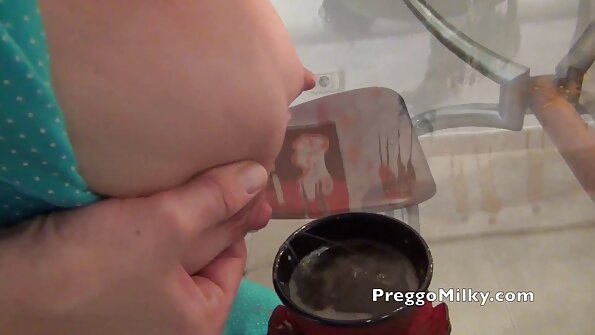 Senzualna plavokosa beba erotske snimke uživa u dobrom jebanju u krevetu