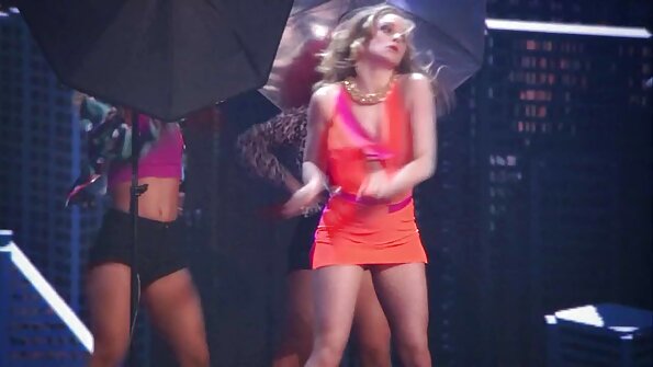 Tara Moon kurva s velikim porno snimci amatera grudima