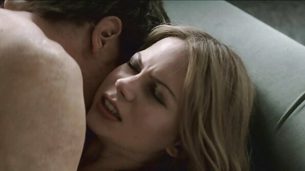 Baylee Lee radi čudne karanje snimci poslove za šefa Johnnyja