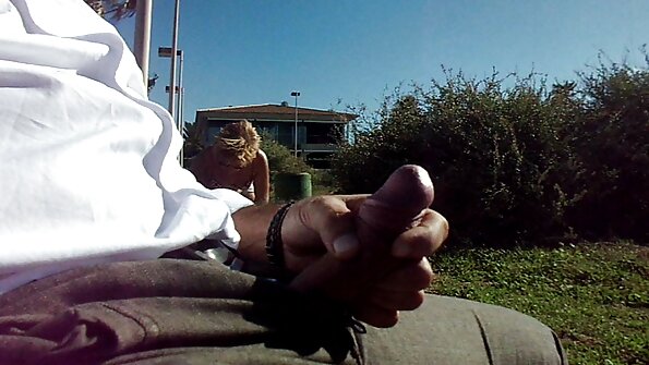 Hottie bosanski porno snimci u korzetu voli između svojih blizanaca