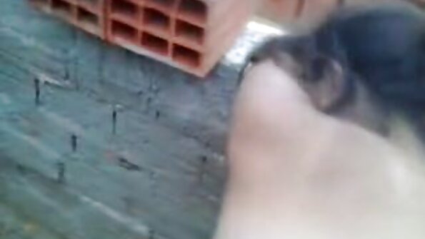 MILF Dijeli na bazenu dečki Nimrod sex amaterski snimci