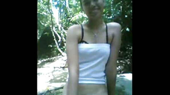 Zavodljiva brineta duboko grli porno snimci poznati u kuhinji